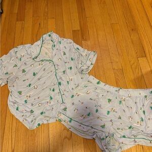 Old Navy Gray Pajama Set with Green Trim and Holiday Print